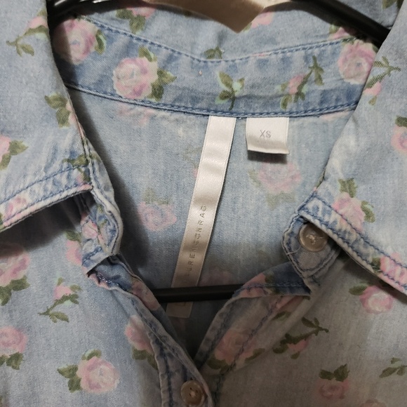 Floral Button down - Picture 3 of 4